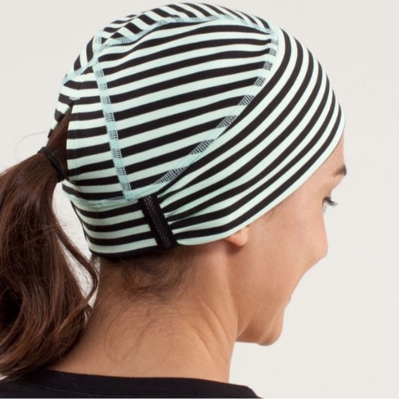 Nwt Lululemon striped women’s brisk run toque beanie hat - Picture 9 of 9